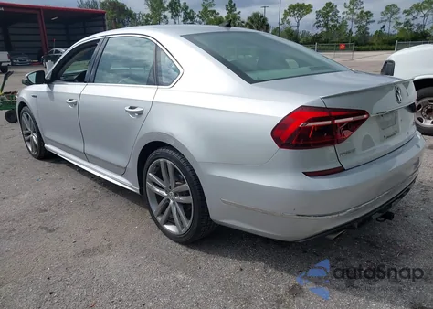 2017 Volkswagen Passat 1.8T R-Line z USA, uszkodzony, nr VIN 1VWDT7A37HC021395